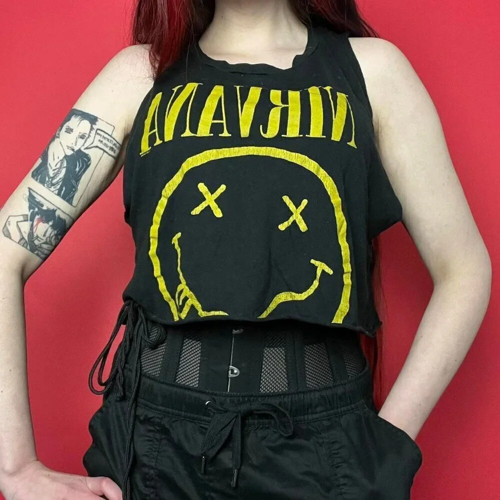 Forever 21 / Cut to crop nirvana top 🖤💛​​​​​ - Picture 3 of 5